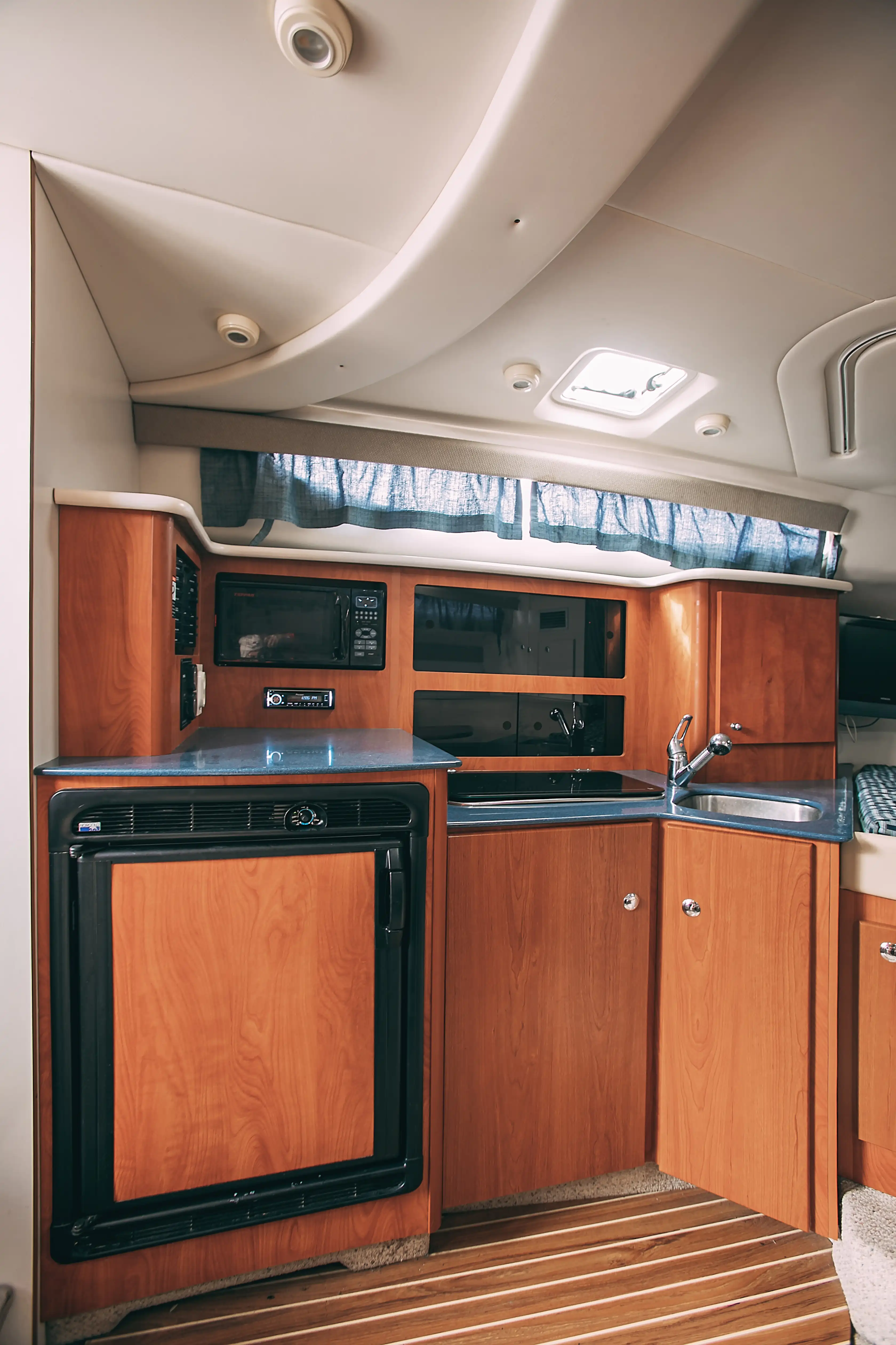 Катер Bayliner 305 «Елена» 